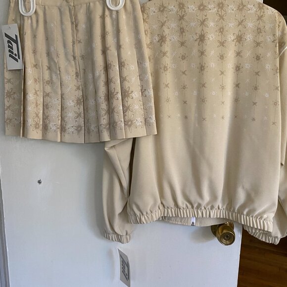 TAIL Activewear Beige Floral Zip Jacket (XS) + Matching Skirt (6) - NEW with Tag - Picture 2 of 4